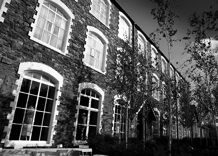 Отель Woollen Mills - Bw Signature Collection 3*